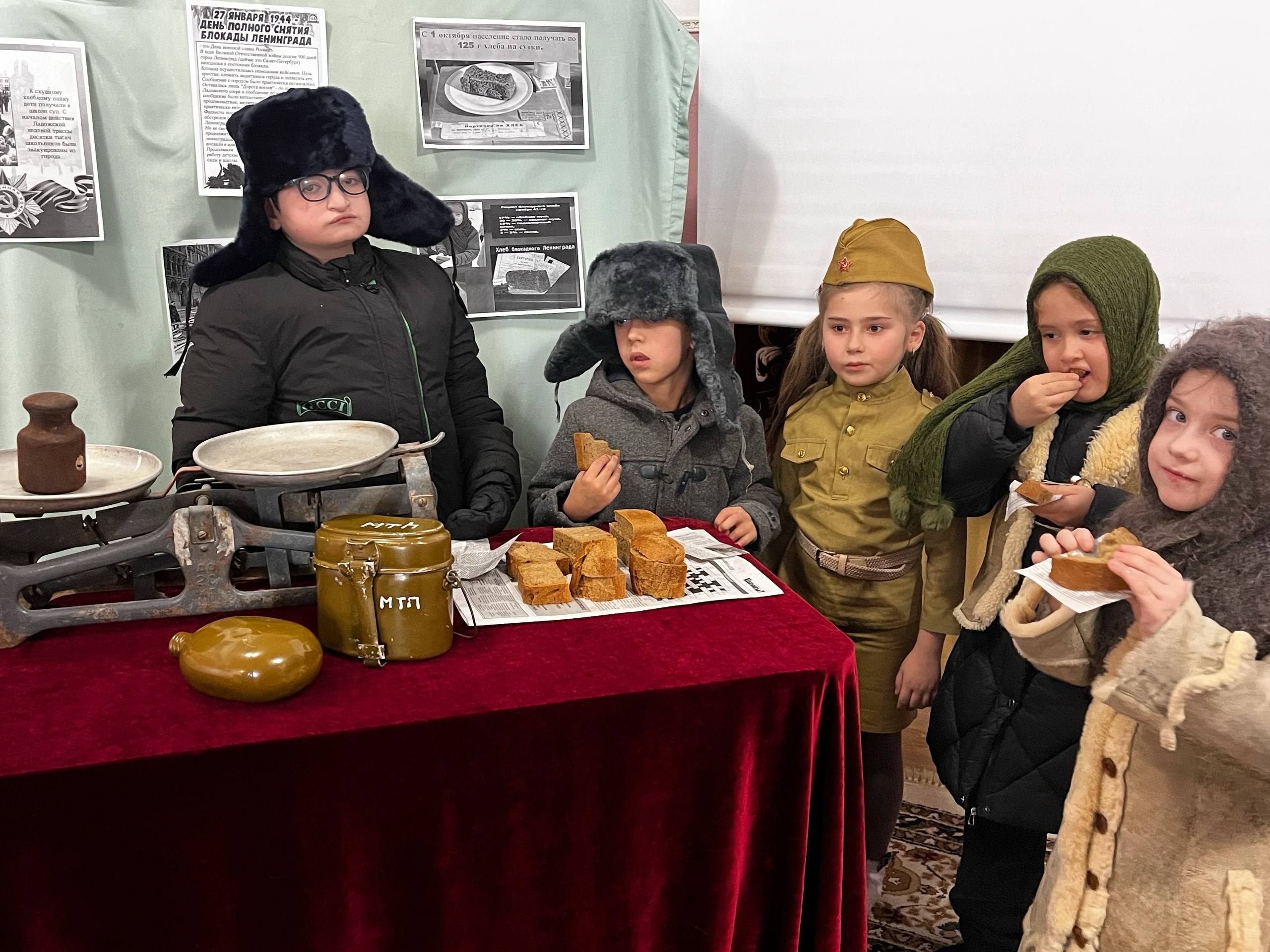 Живой урок истории: воспитанники Реабилитационного центра оживили память о блокадном Ленинграде