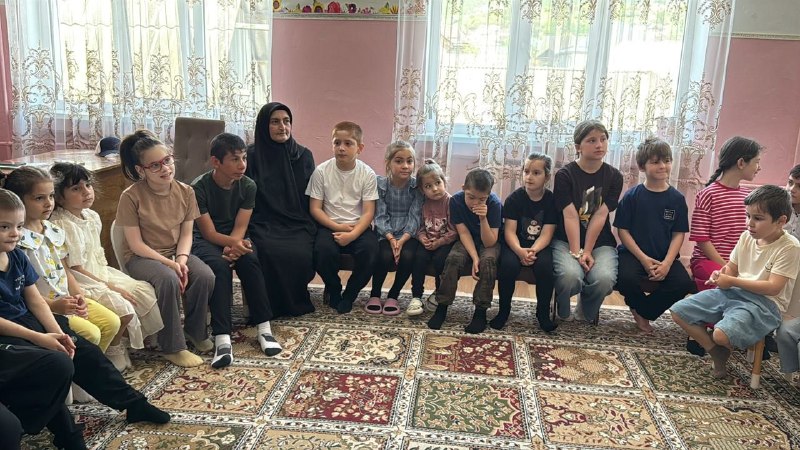 Память, согретая любовью: встреча с мамой и вдовой героя
